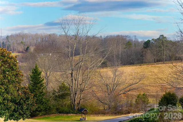 $465,000 | 16 Kinsale Drive, Leicester, NC 28748