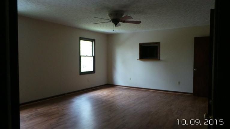 7050 East Motsinger Road Pekin, IN 47165 - Photo 5 of 35 Gallery Image 5