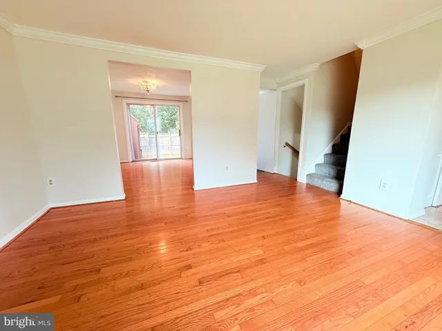 a view of empty room with window