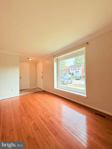 a view of a bench in the backyard of a house