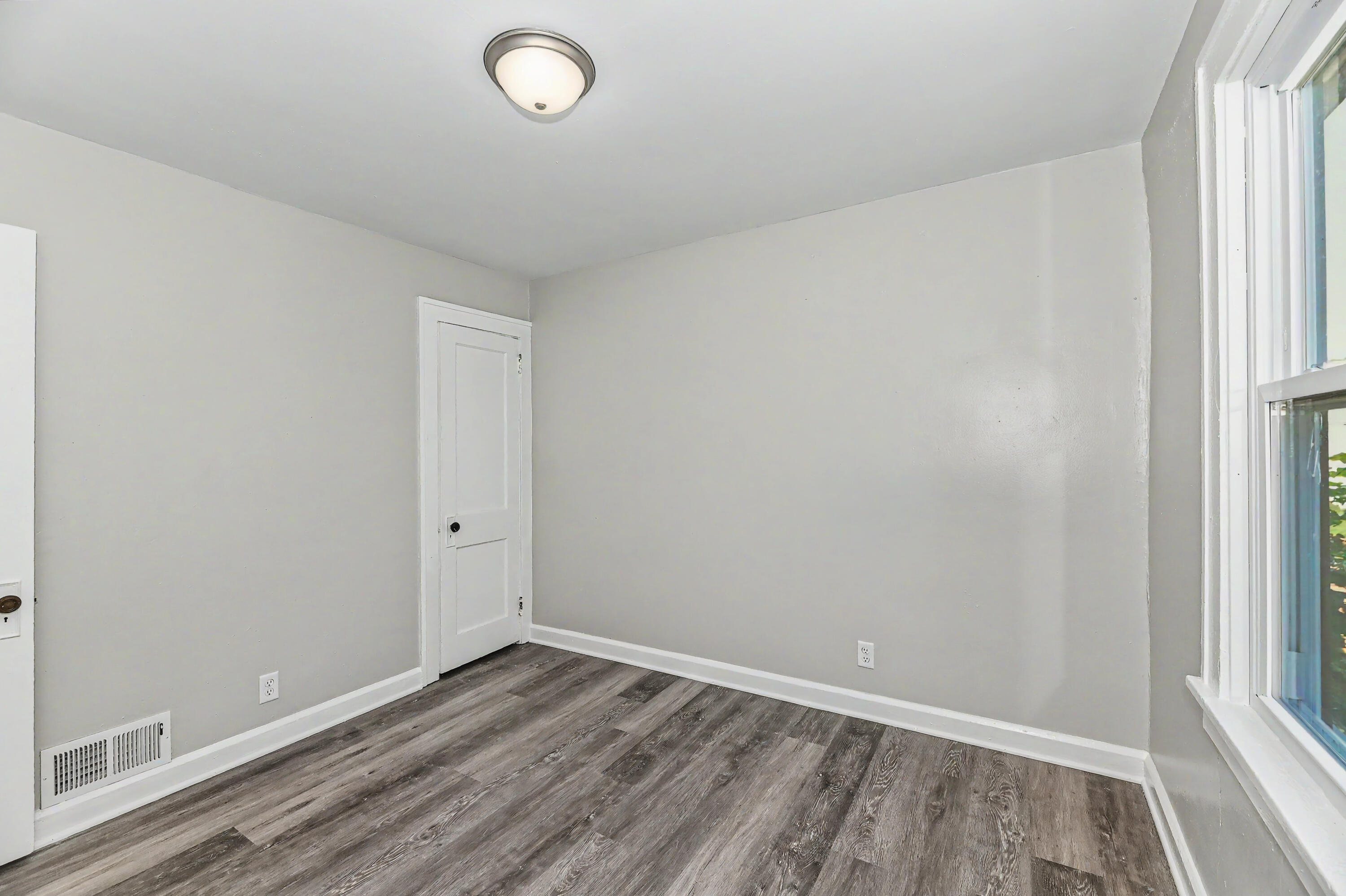 3400 8th Avenue Racine, WI 53402 - Photo 20 of 27 eigth-25