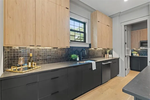 $2,048,500 | 807 West Park Avenue, Tampa, FL 33602