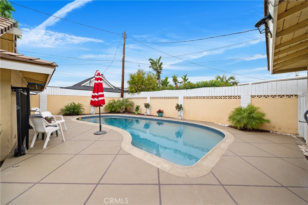 466 South Wellington Road Orange, CA 92869 - Photo 26 of 33 Pool