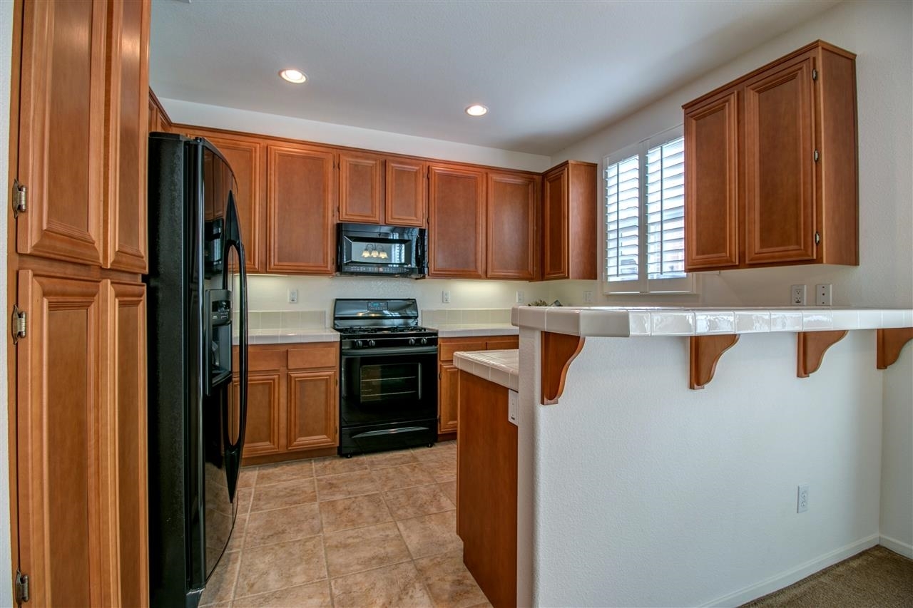 2744 Crown Ridge Road, Unit 3 Chula Vista, CA 91915 - Photo 7 of 25 Beautiful, newer kitchen with lightly used appliances, ample cabinet and countertop space.
