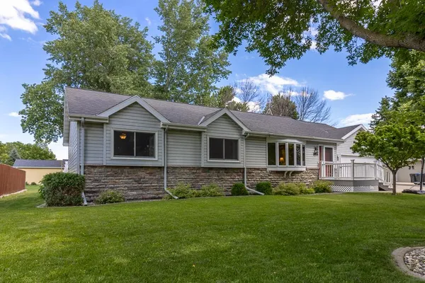 $379,900 | 109 Creative Court, Mankato, MN 56001