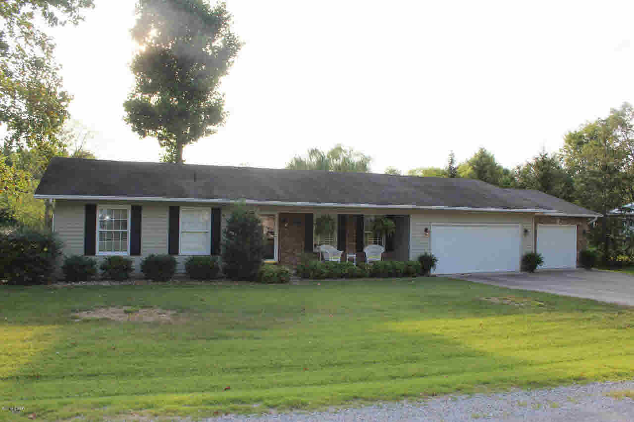 995 Caprice Road West Frankfort, IL 62896 - Photo 1 of 30 Gallery Image 1