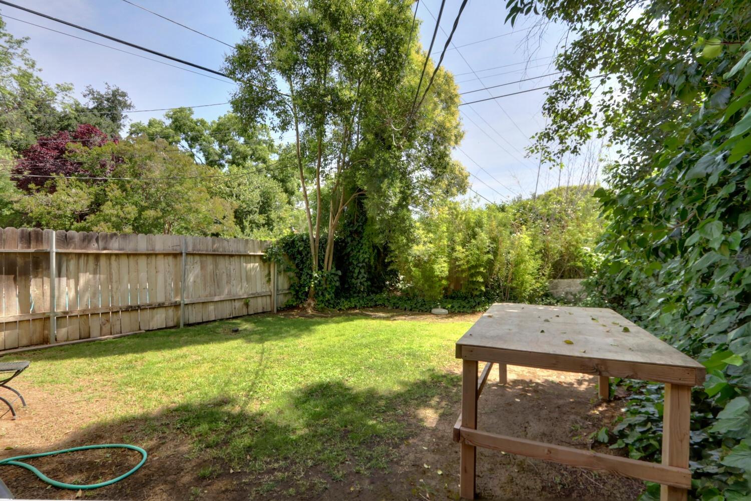 520-522 Oeste Drive Davis, CA 95616 - Photo 23 of 54 a view of a backyard with wooden fence and a bench