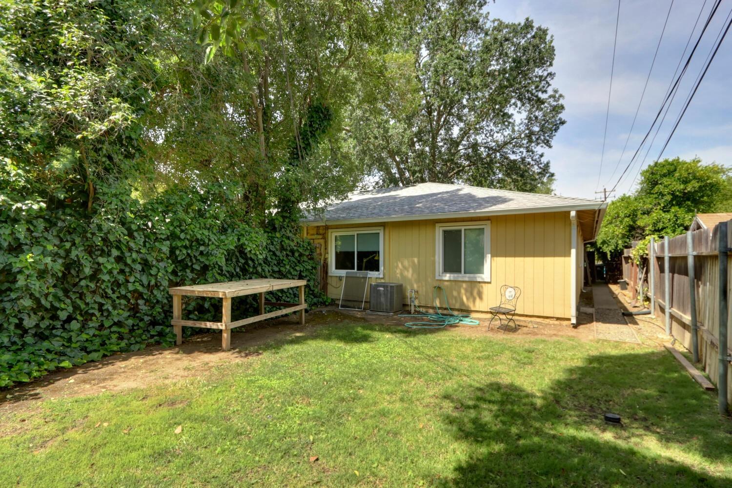 520-522 Oeste Drive Davis, CA 95616 - Photo 26 of 54 a view of a house with backyard and sitting area