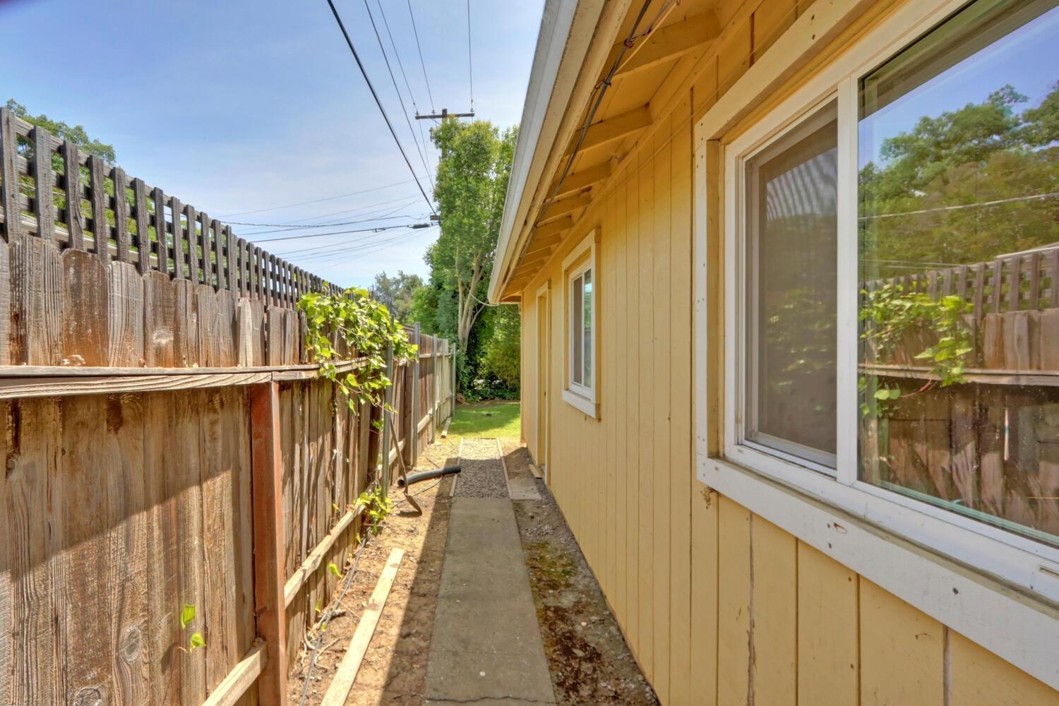 520-522 Oeste Drive Davis, CA 95616 - Photo 28 of 54 a view of a balcony with wooden floor