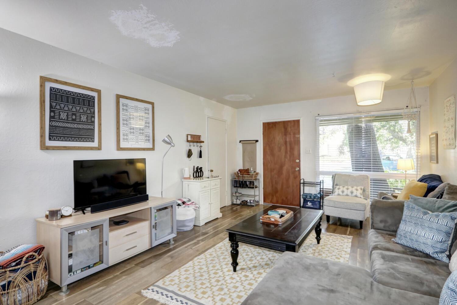 520-522 Oeste Drive Davis, CA 95616 - Photo 34 of 54 a living room with furniture and a flat screen tv