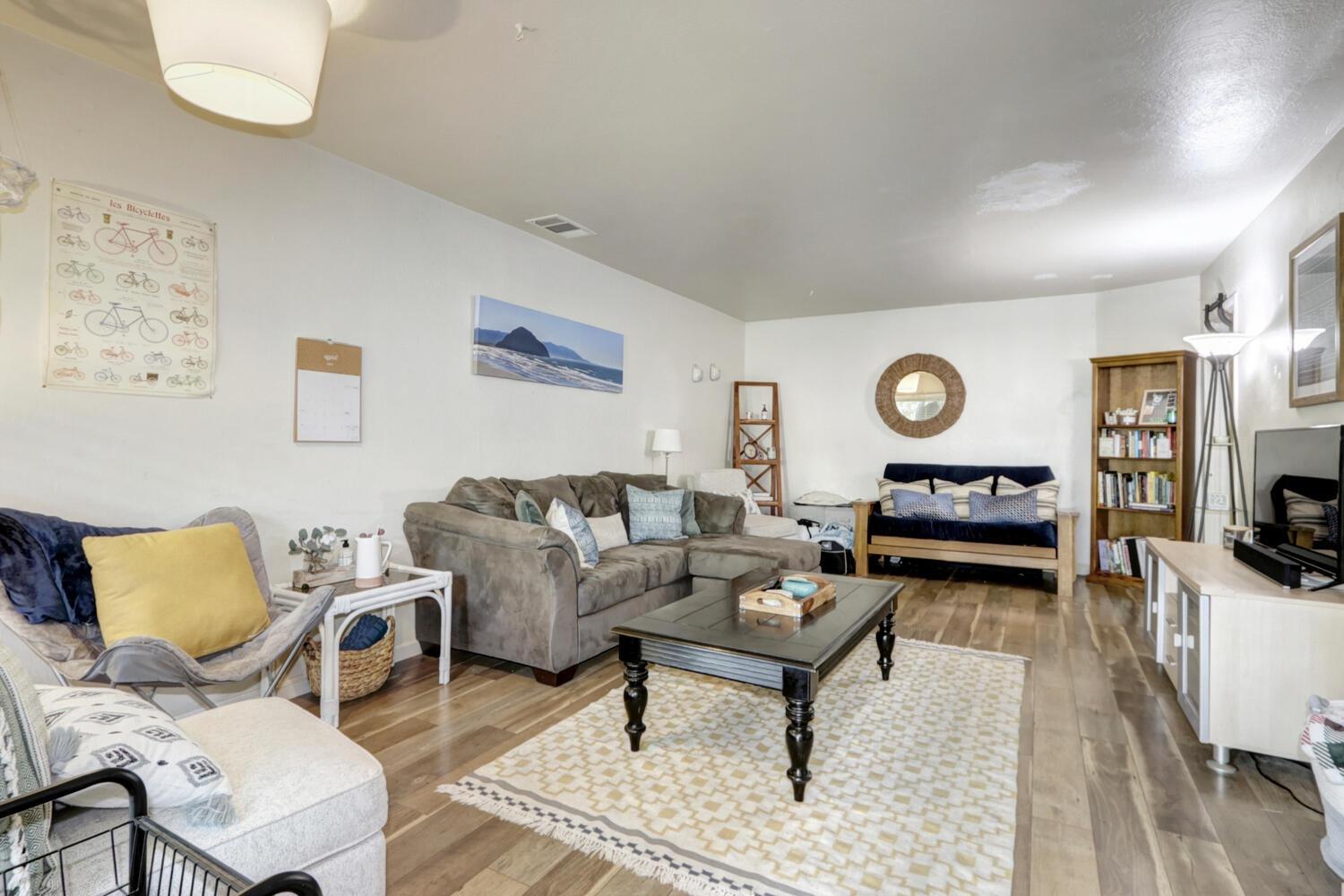 520-522 Oeste Drive Davis, CA 95616 - Photo 35 of 54 a living room with furniture and a flat screen tv