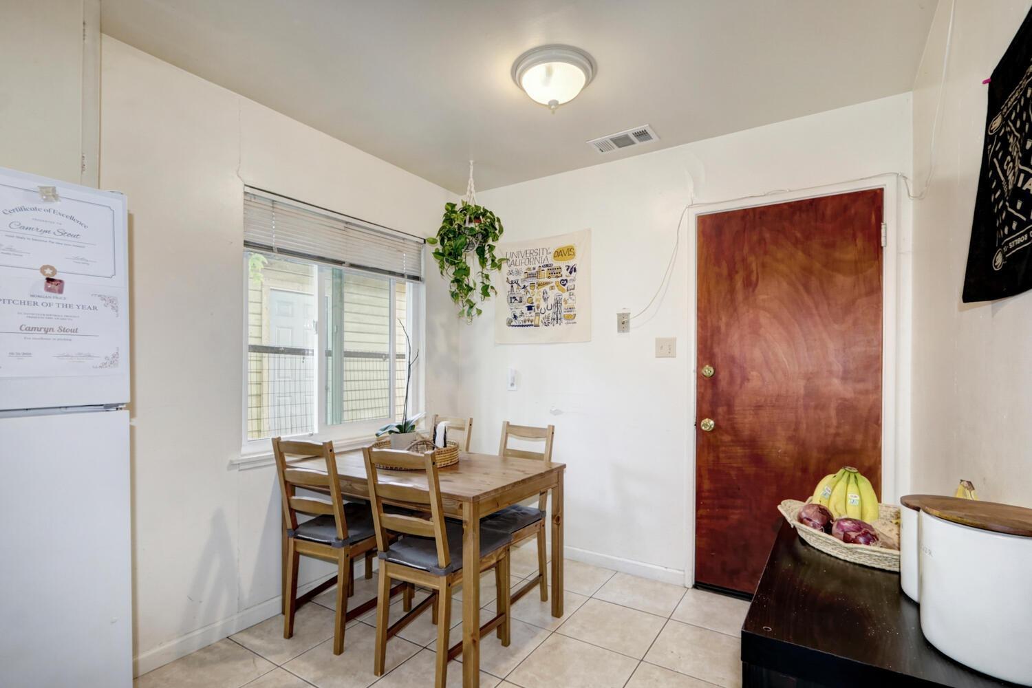 520-522 Oeste Drive Davis, CA 95616 - Photo 38 of 54 a dining room with furniture and window