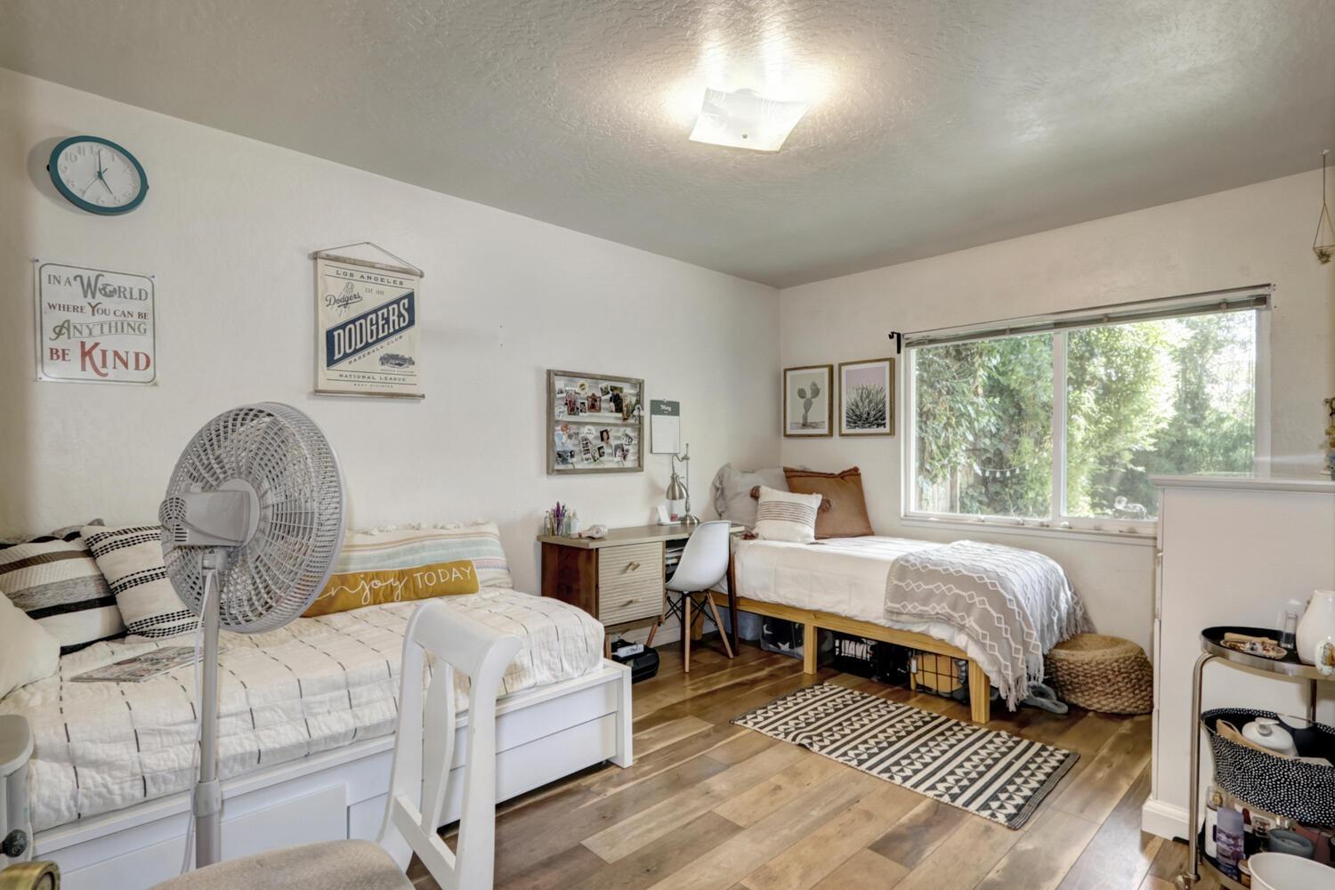 520-522 Oeste Drive Davis, CA 95616 - Photo 45 of 54 a bed room with a bed and a window