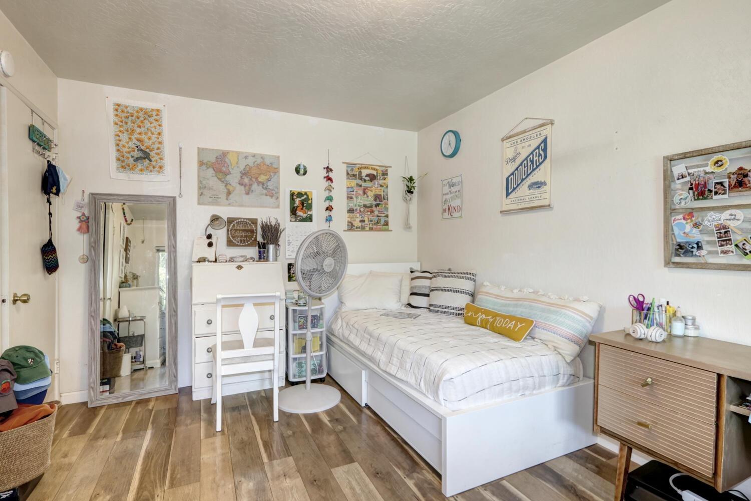 520-522 Oeste Drive Davis, CA 95616 - Photo 46 of 54 a bed room with a bed and furniture