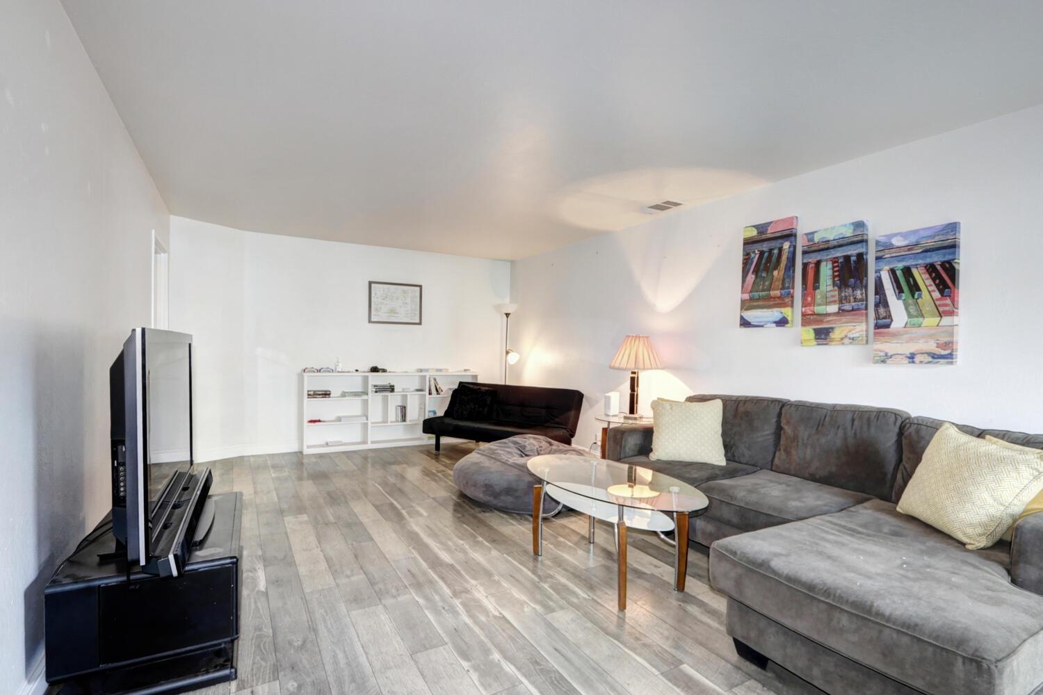 520-522 Oeste Drive Davis, CA 95616 - Photo 7 of 54 a living room with furniture and a flat screen tv