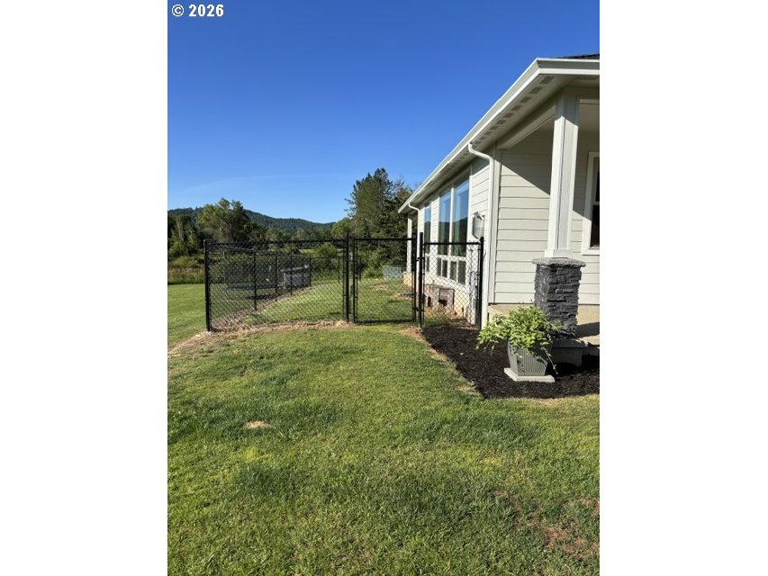 946 South Calapooia Street Sutherlin, OR 97479 - Photo 24 of 31 a view of outdoor space and yard