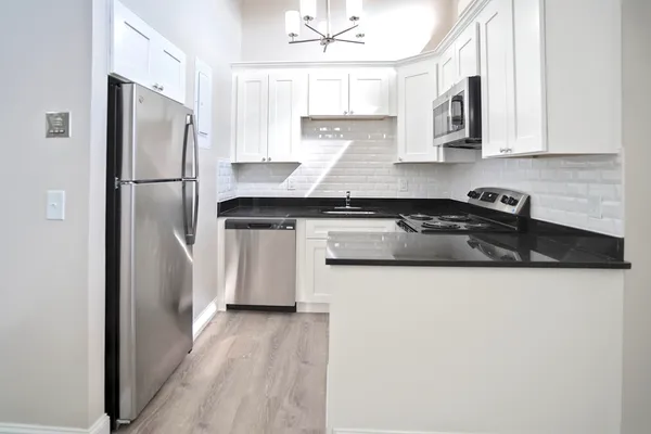 $2,850 | 83 Presidential Drive, Unit 6, Quincy, MA 02169