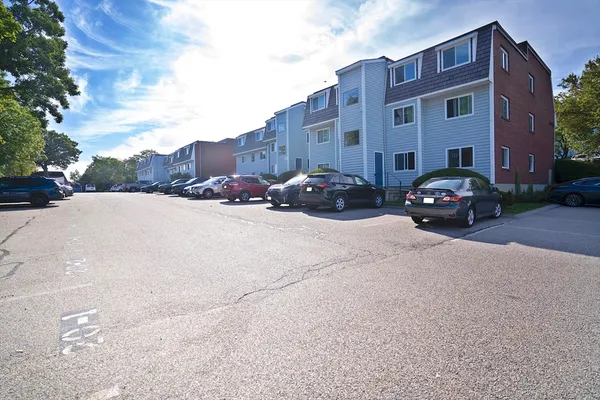 $2,850 | 83 Presidential Drive, Unit 6, Quincy, MA 02169