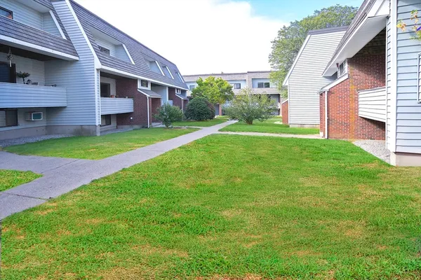 $2,850 | 83 Presidential Drive, Unit 6, Quincy, MA 02169