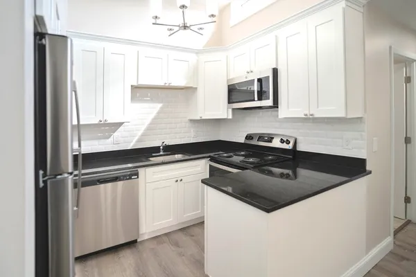 $2,850 | 83 Presidential Drive, Unit 6, Quincy, MA 02169