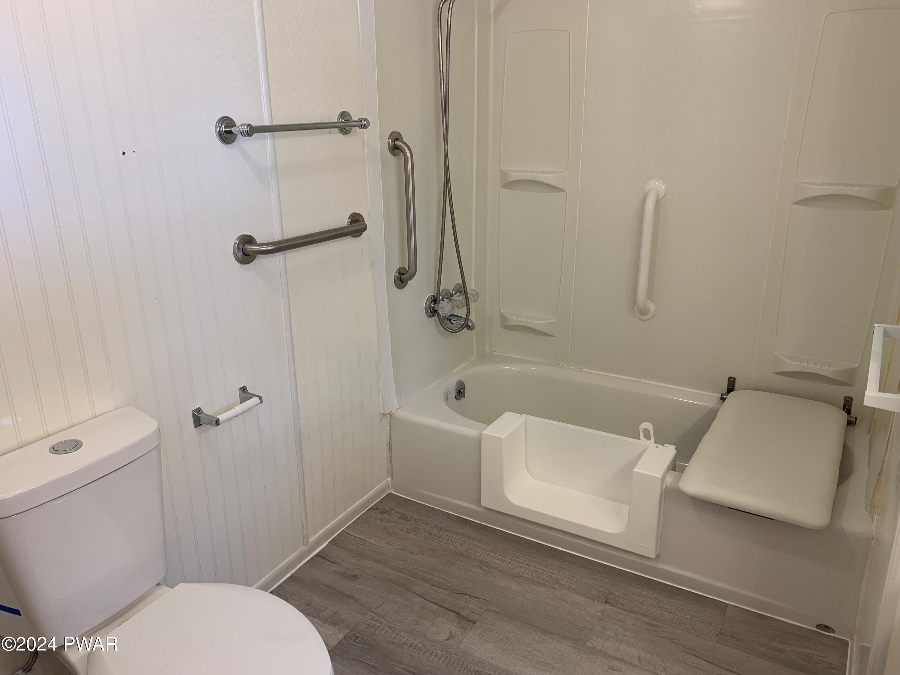 123 Middle Road Greentown, PA 18426 - Photo 16 of 27 Main Bathroom