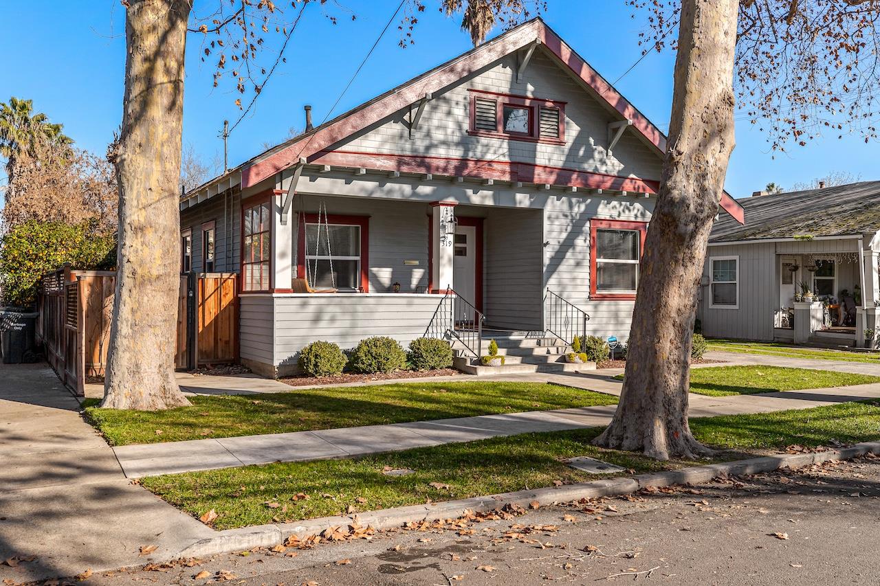 319 West 12th Street Tracy, CA 95376 - Photo 4 of 51 a view of a house with fountain and entertaining space