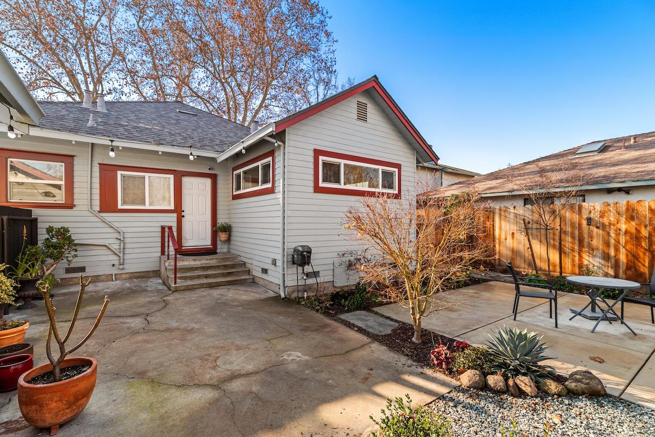 319 West 12th Street Tracy, CA 95376 - Photo 44 of 51 a backyard of a house with seating space