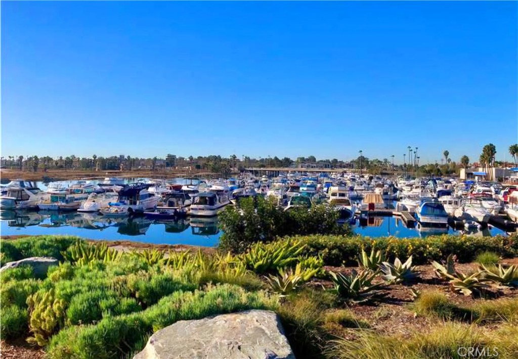 302 Sandpiper, Unit 283 Long Beach, CA 90803 - Photo 33 of 36 a view of a city