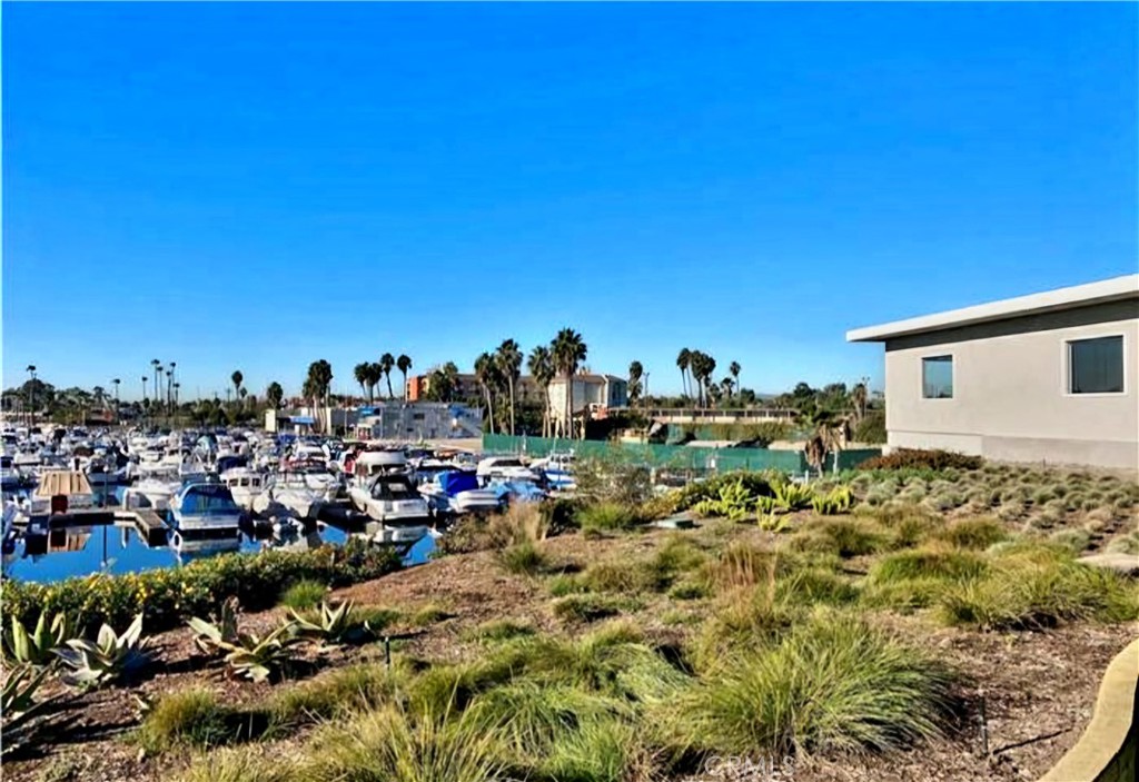 302 Sandpiper, Unit 283 Long Beach, CA 90803 - Photo 34 of 36 a view of a city