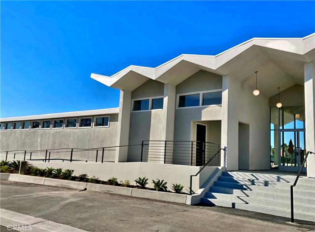 302 Sandpiper, Unit 283 Long Beach, CA 90803 - Photo 35 of 36 a view of a house with a outdoor space