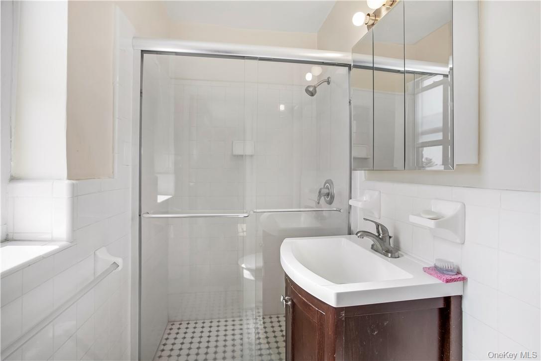 730 Pelham Road, Unit 3F New Rochelle, NY 10805 - Photo 12 of 26
