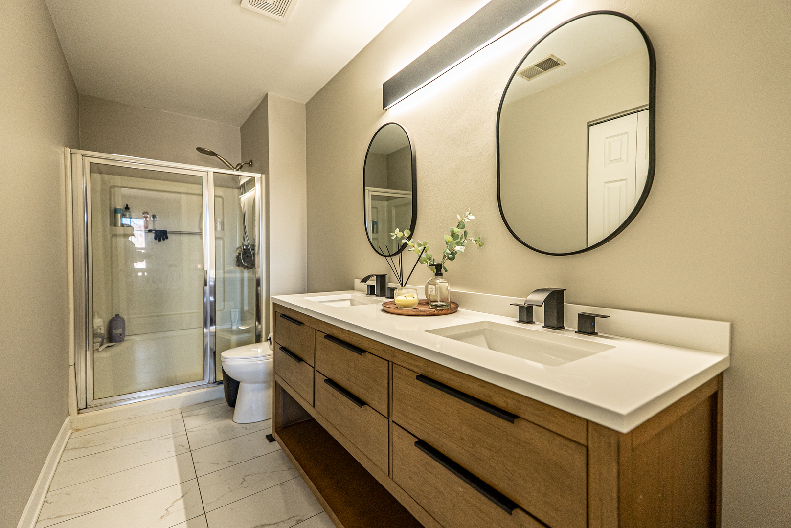 383 Woodview Circle, Unit C Elgin, IL 60120 - Photo 12 of 20 a bathroom with a sink and a mirror