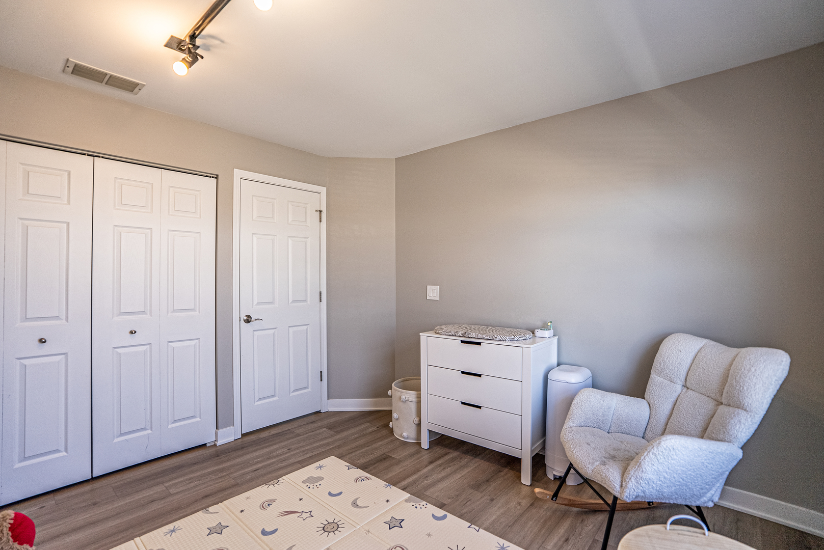383 Woodview Circle, Unit C Elgin, IL 60120 - Photo 15 of 20 a room with furniture and wooden floor