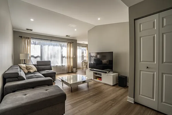 $249,900 | 383 Woodview Circle, Unit C, Elgin, IL 60120