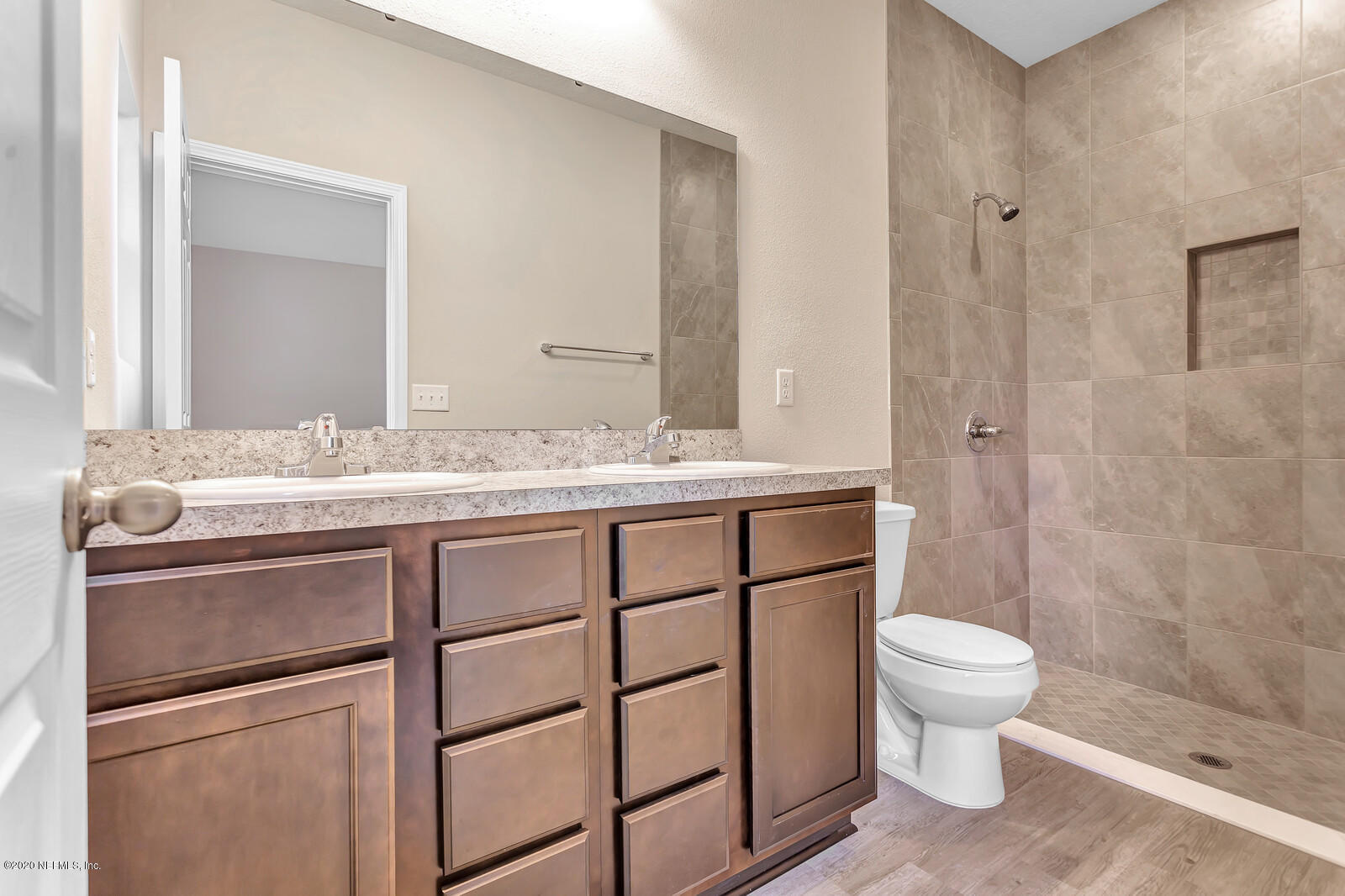 2067 Alley Road Jacksonville, FL 32233 - Photo 11 of 33 Master Bathroom