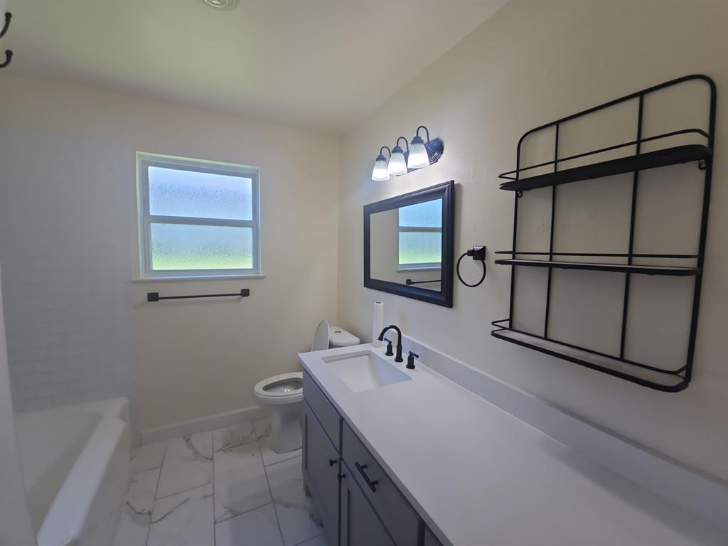 5621 Wedgworth Road Fort Worth, TX 76133 - Photo 6 of 8 Gallery Image 6