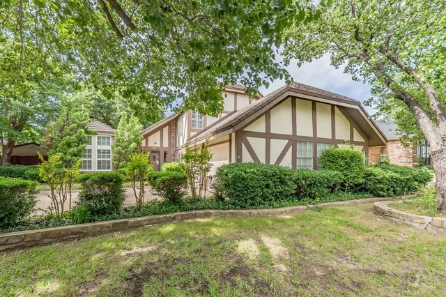 $375,000 | 305 Warbler Drive, Bedford, TX 76021