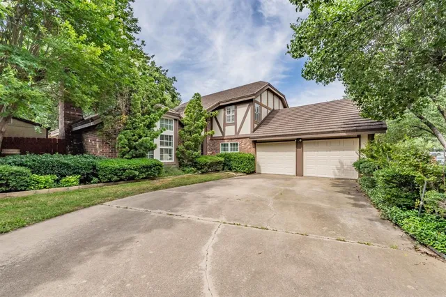 $375,000 | 305 Warbler Drive, Bedford, TX 76021