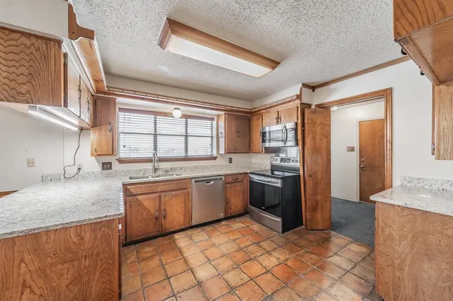 $375,000 | 305 Warbler Drive, Bedford, TX 76021