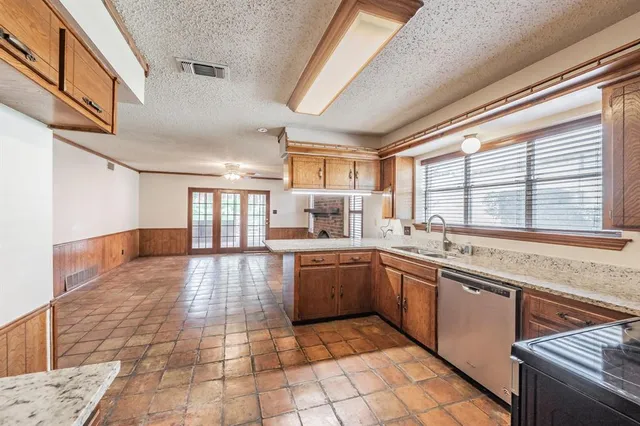 $375,000 | 305 Warbler Drive, Bedford, TX 76021