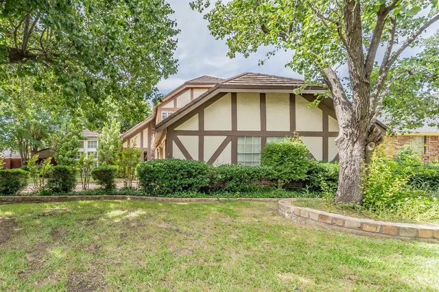 $375,000 | 305 Warbler Drive, Bedford, TX 76021