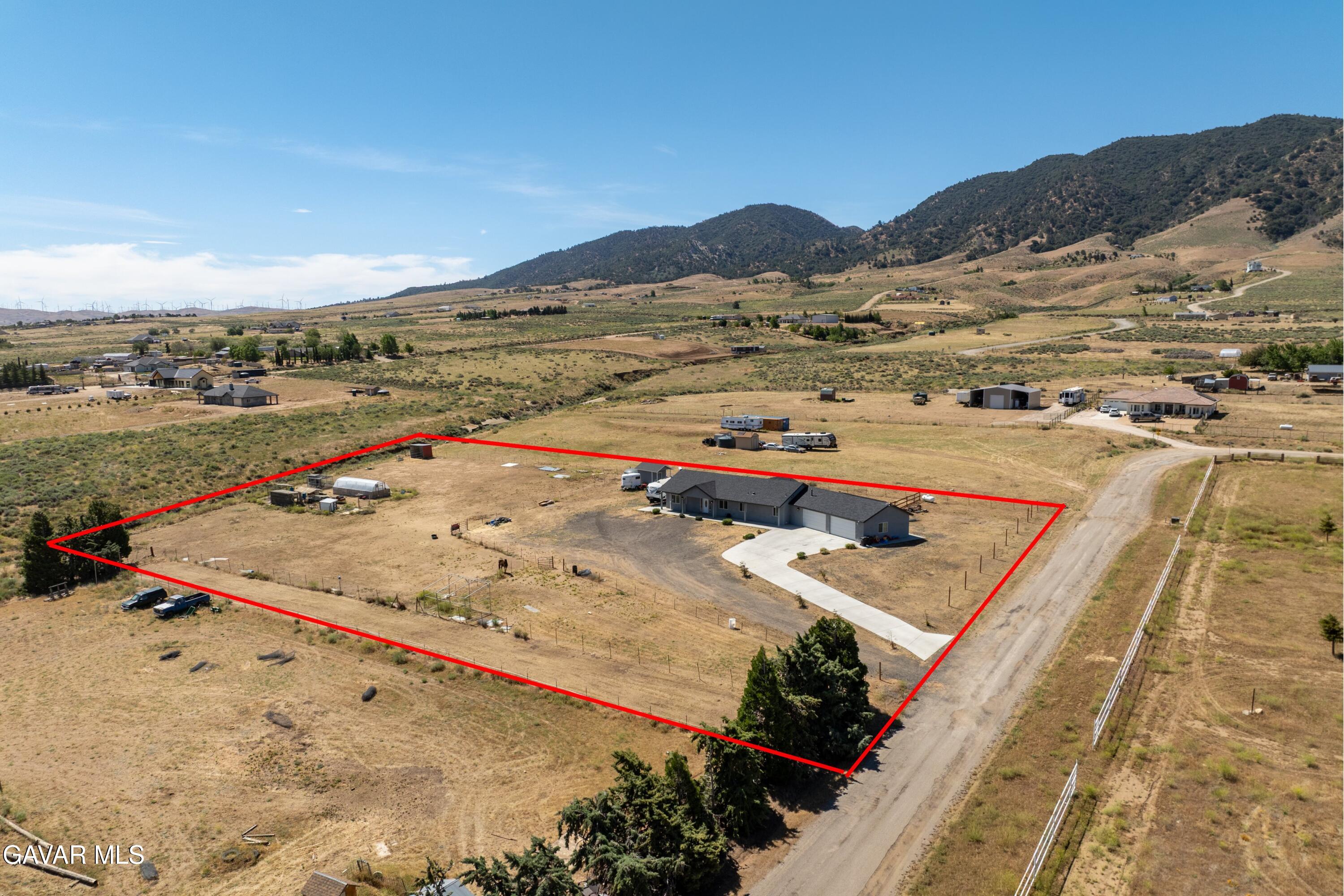 19900 Chinook Street Tehachapi, CA 93561 - Photo 25 of 38 19-DJI_0782-HDR-Edit