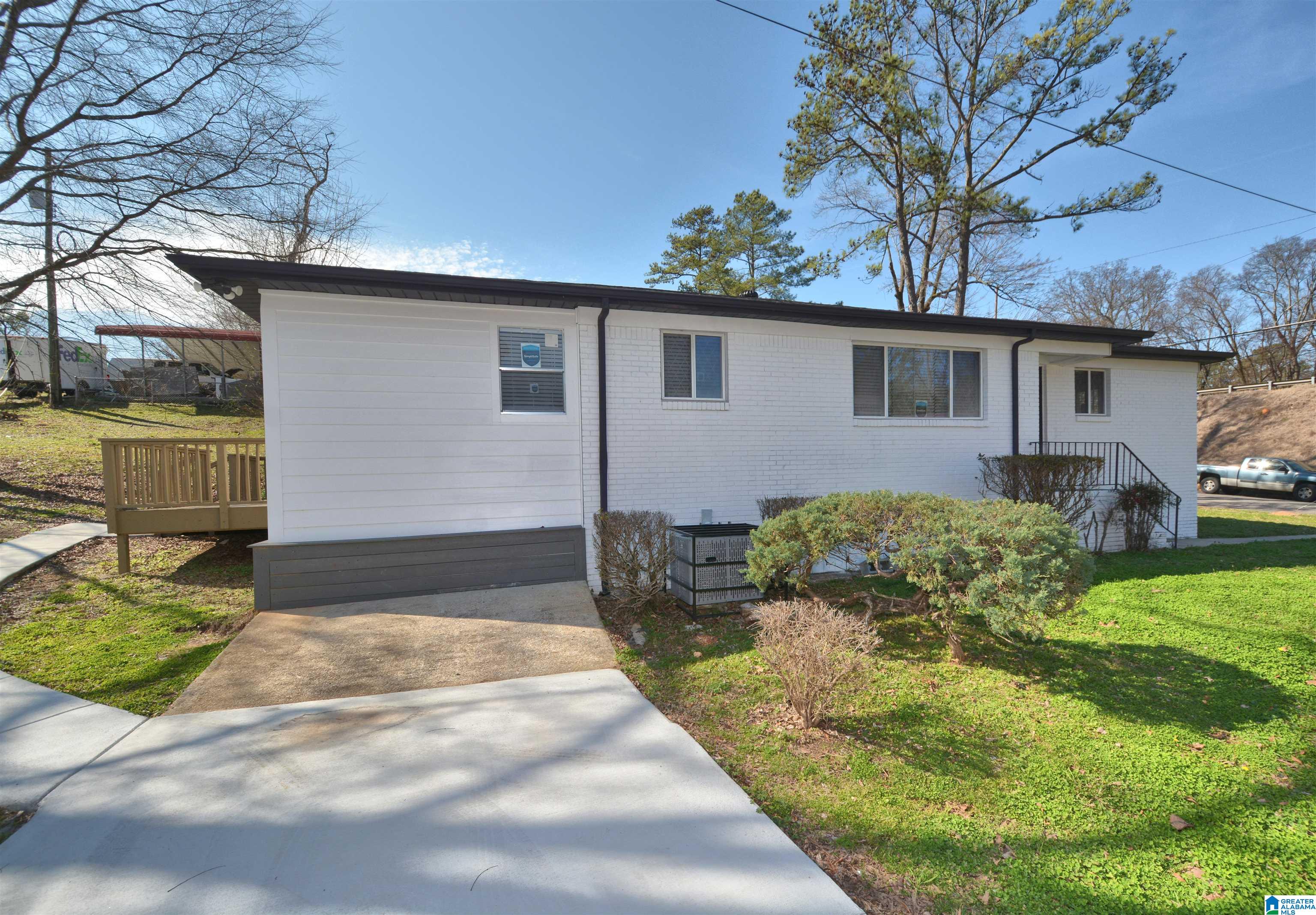 325 16th Avenue Southwest Birmingham, AL 35211 - Photo 2 of 34
