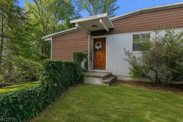 $550,000 | 101 Gates Avenue, Gillette, NJ 07933