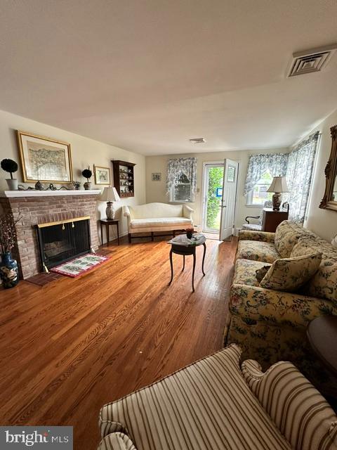 311 Potomac Road Wilmington, DE 19803 - Photo 5 of 20 Living Room with Fireplace