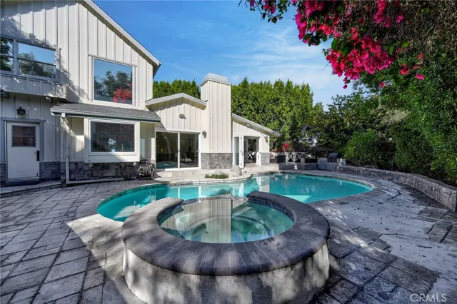 $1,890,000 | 11771 Laurelwood Drive, Studio City, CA 91604