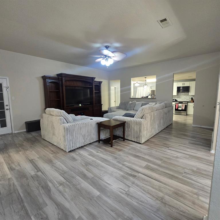 212 Druse Lane Jarrell, TX 76537 - Photo 17 of 38 a living room with furniture and a ceiling fan
