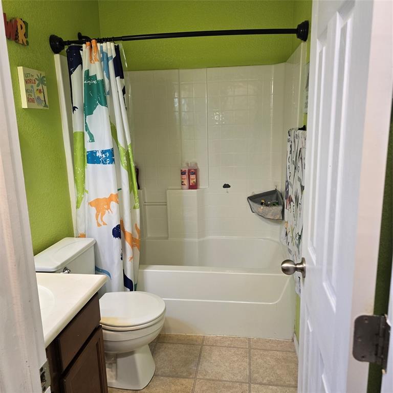 212 Druse Lane Jarrell, TX 76537 - Photo 31 of 38 a bathroom with a shower a toilet and sink