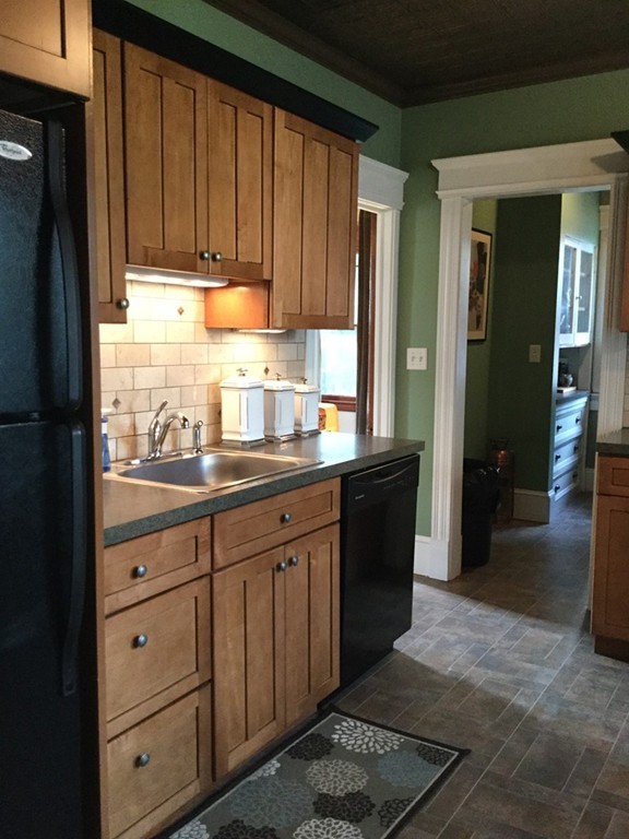 76 Pineywoods Avenue Springfield, MA 01108 - Photo 4 of 30