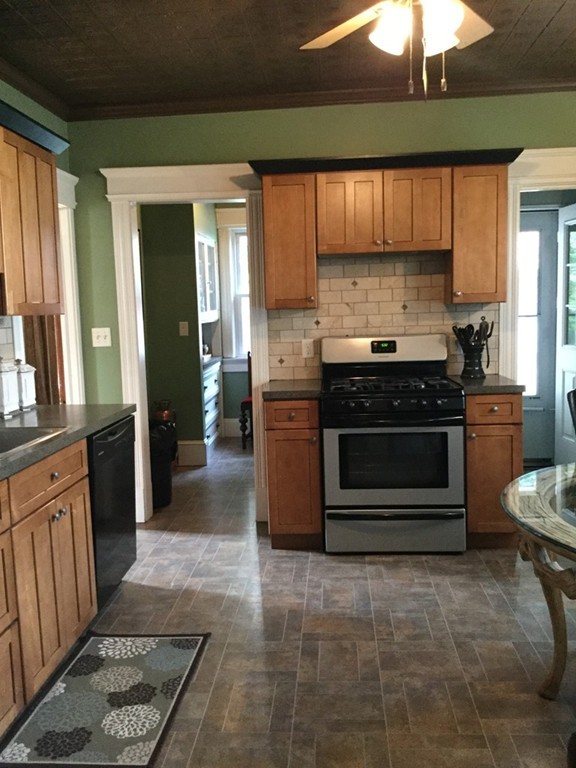 76 Pineywoods Avenue Springfield, MA 01108 - Photo 5 of 30